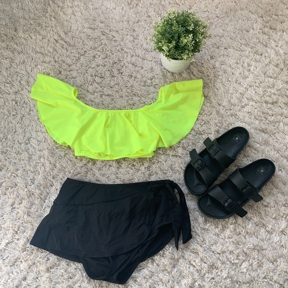 NWOT Off the Shoulder Bandeau Swimsuit Top - Picture 2 of 8